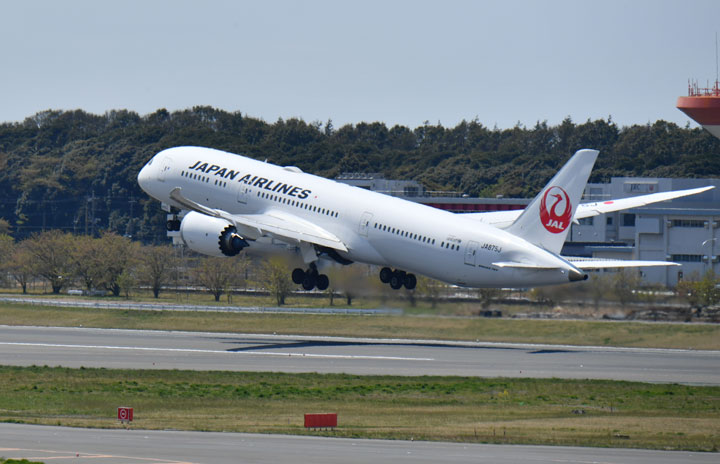 JAL、国際線無料補償「コロナカバー」9月まで延長　濃厚接触者も対象