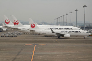 Jal 新卒採用見送りへ パイロットは継続 21年度