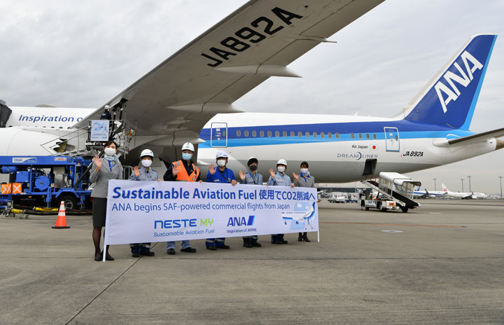 ANA、バイオ燃料で定期便運航開始　CO2を9割削減