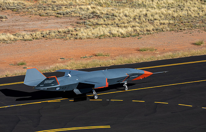 ボーイング、無人実証機Loyal Wingman地上走行試験　21年初飛行へ