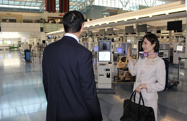 羽田空港、国際線でエスコートサービス　専任スタッフが応対
