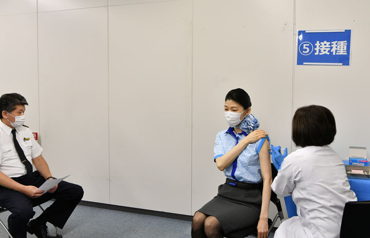 ANA、羽田でワクチン職域接種開始　パイロットとCAから