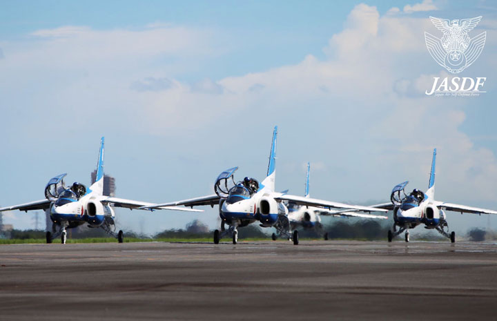 昭和61年当時　ブルーインパルス　入間基地援護室　贈与 客32万人も来場した「入間航空祭」中止に ブルーインパルスも予定し