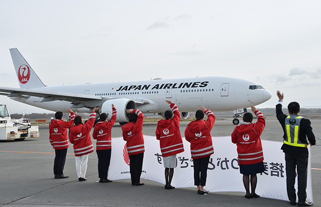 Jal 羽田 札幌就航70周年 Caの初代制服で利用客に謝意