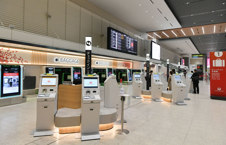 JAL、伊丹空港に自動手荷物預け機 「スマートエアポート」に