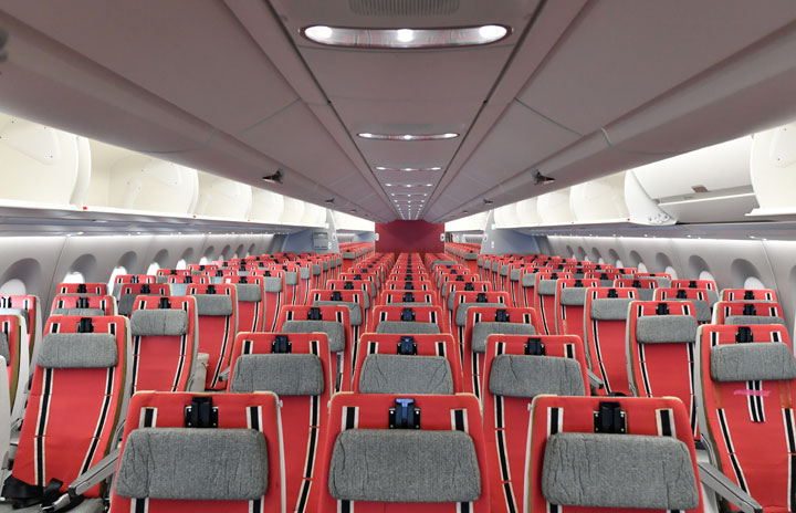 Gray ordinary seats, red when the cloth was removed Photo special feature ・ JAL A350-900 (second part) greeted with the first C check thumbnail