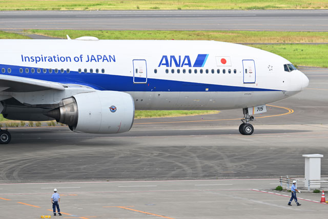 B 777-200ER  ANA