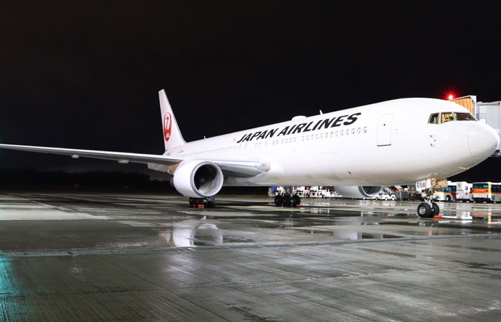 益城町とjal ふるさと納税で夜の熊本空港見学 機体と刷新ターミナル