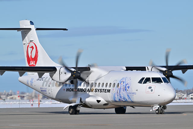 JAL 北海道エアシステム　ATR-42\nスケール　1/100\n雪ミク特別塗装機