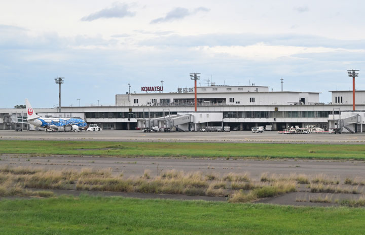 Runway crack at Komatsu Airport forces flight diversions and delays on Oct 5
