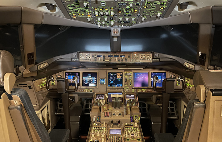 JAL、シミューレーター体験再販 選べる767と777、国際線クルーミールの