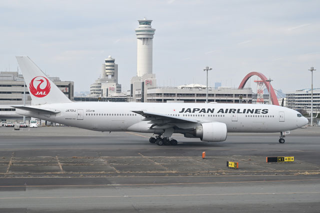 JAL、退役777-200ERで国内初の売却便チャーター ”飛行機の墓場”ローパス