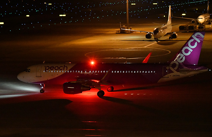 ピーチ、Z世代の夏旅行後押し 学内に仕掛け、名古屋の大学でキャンペーン