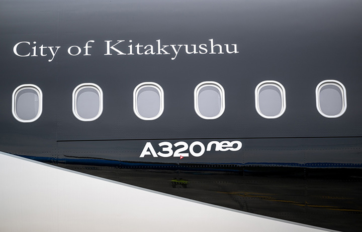 スターフライヤー、就航前のA320neo体験イベント 北九州格納庫で7/4