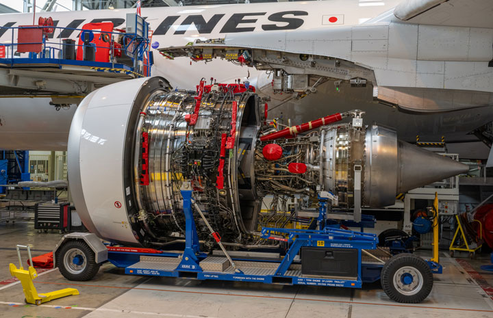 JAL A350-1000、エンジンを機体に取付 最新写真・動画公開
