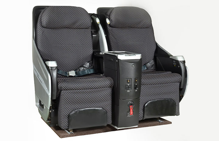 JAL、787のビジネスクラス中古シート販売 JA826Jのシェルフラットネオ