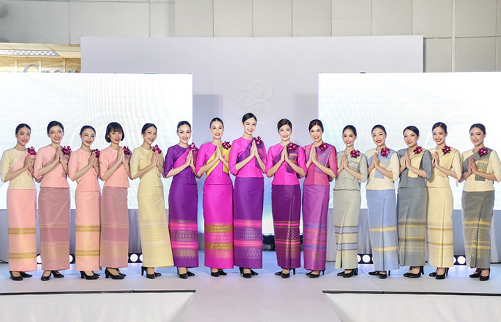 タイ国際航空、女性CAの制服刷新 民族衣装にリサイクル素材 タイ国際航空、女性CAの制服刷新 民族衣装にリサイクル素材