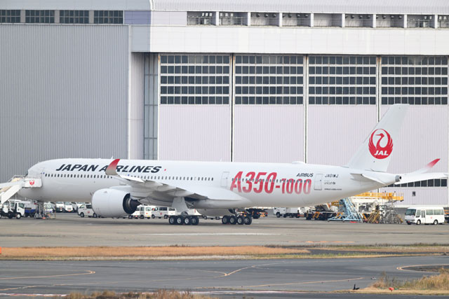 JAL、A350-1000後部に赤いロゴ描く 個室ファースト・ビジネスで1/24就航