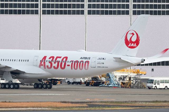 JAL、A350-1000後部に赤いロゴ描く 個室ファースト・ビジネスで1/24就航