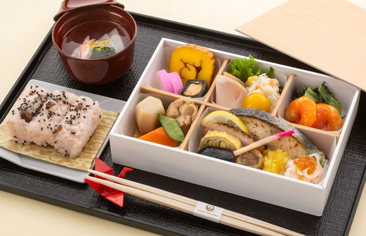 JAL、国内線ファーストクラスでおせち料理 三が日限定