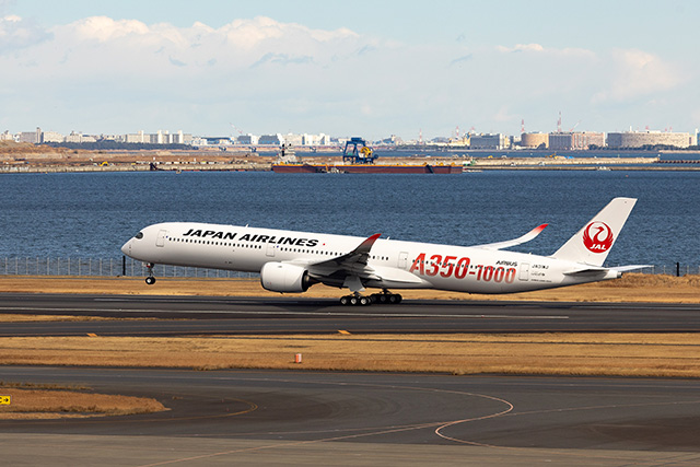 羽田空港を離陸するJAL A350-1000初便ニューヨーク行きJL6便＝24年1月24日 PHOTO: Tatsuyuki TAYAMA/Aviation Wire 