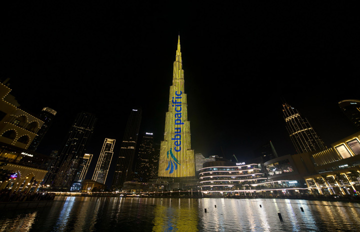 セブパシフィック航空、ドバイ“世界一”高層ビルに観光地投影 ブルジュ