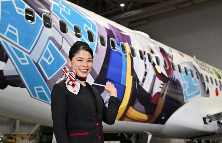JAL、ガンダムJETお披露目 3/3から国内線で万博PR
