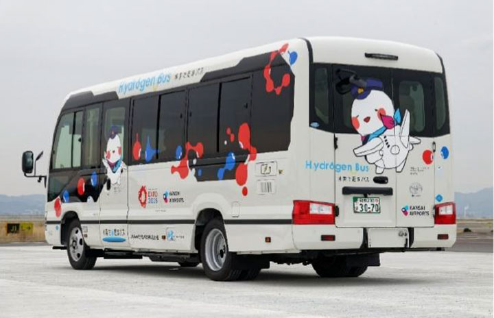 関空、水素で走る燃料電池マイクロバス 高速も走行可能
