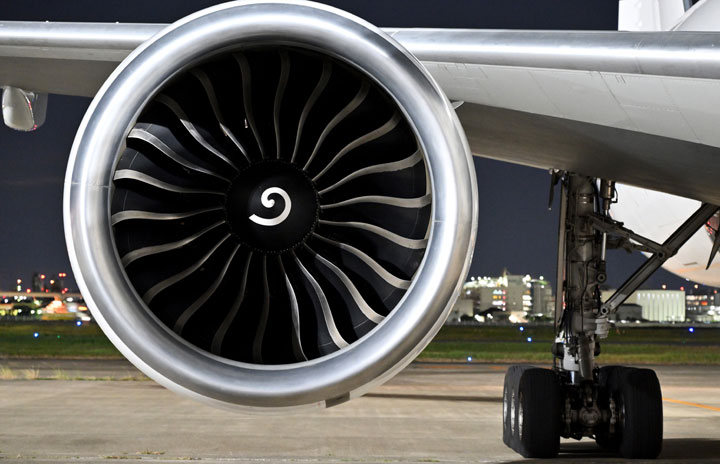 251110_0293_777_ge90_jal-720