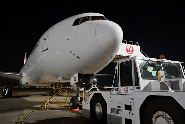 251110_0311_777_jal-640