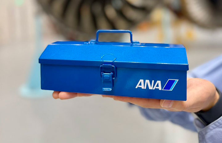 annaちゃん 箱750 ANA x TOYO STEEL | 東洋スチール株式会社 | TOYO STEEL Co., Ltd.