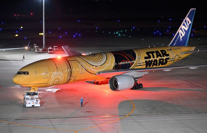 ANA、C-3POジェット羽田発最終便が出発 8年9カ月国内線を飛ぶ