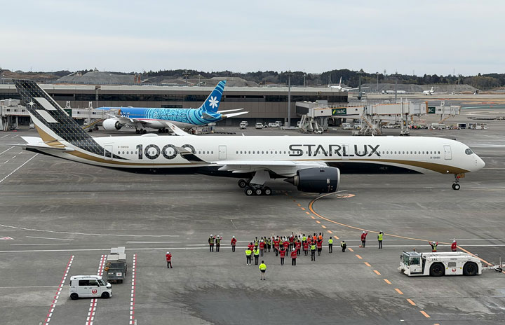 スターラックス、成田にA350-1000初便