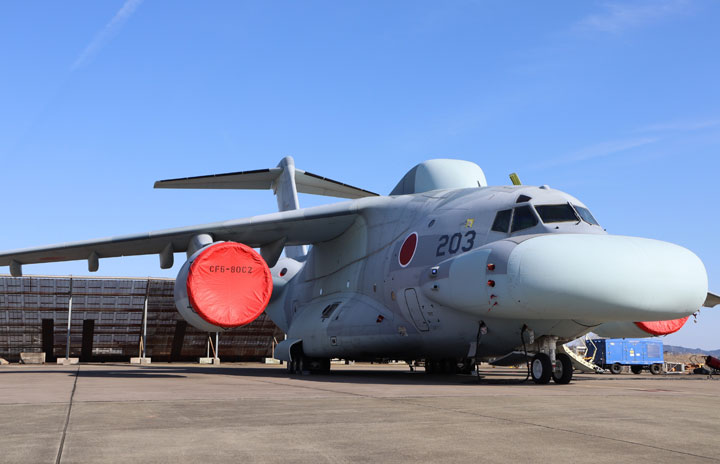 C-2改修の新電子戦機公開 機首が”カモノハシ”に