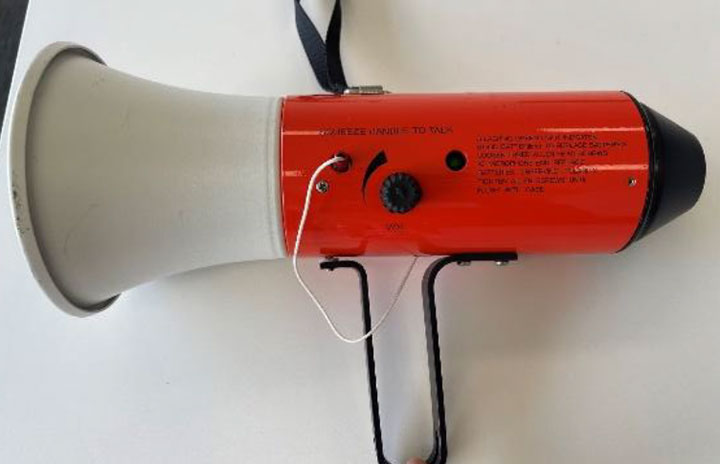 SNT1739 米軍放出品 拡声器「AN/PIQ-5A 」 動作未確認 現状品 米軍実物 ベトナム戦争 拡声器】 - 古着屋開店日記