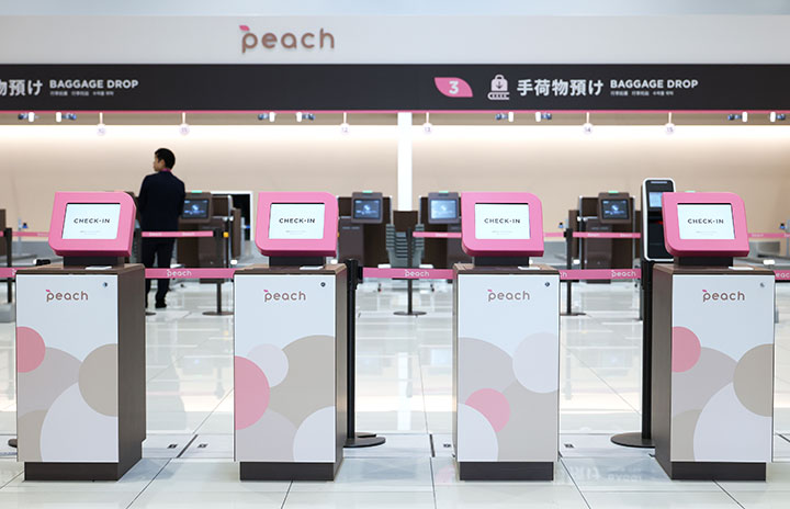 ピーチ様確認用 ピーチ、関空2タミ国内線カウンター刷新 ノートPC・液体物は取出不要の