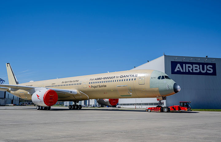 カンタス航空A350-1000 22時間飛べるA350-1000ULR、ロールアウト カンタス航空が27年就航へ