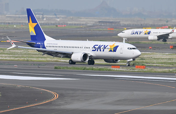 スカイマークの737-8初号機、羽田到着　日本初の737MAX