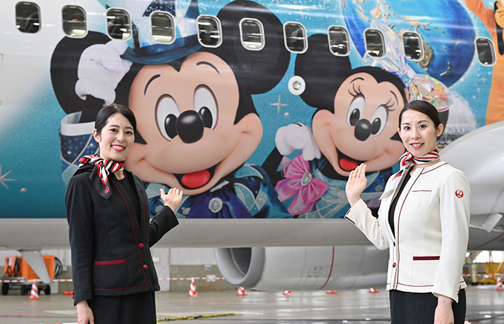 JAL、ディズニーシー25周年祝う特別塗装機 6/4熊本行きJL625便が初便