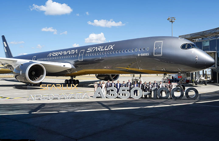 スターラックス航空、銀メタ「AIRSORAYAMA」台北へ出発 トゥールーズで