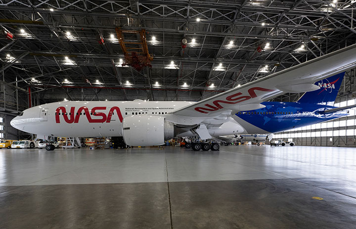 NASA、元JAL 777を新塗装に DC-8後継「空飛ぶ実験室」27年度から運用へ