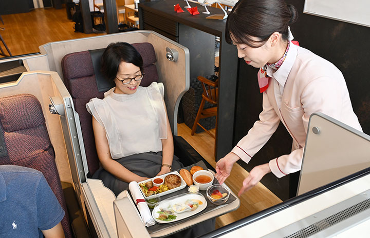 JAL系レストラン御料鶴、787ビジネスクラス「SKY SUITE」で機内食 8/24