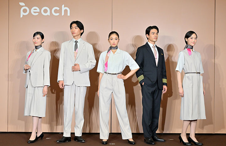 ピーチ、新制服10/1導入 就航以来初の全面刷新 ワンピースやスニーカーも