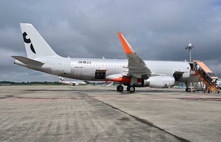 WINWING SIM A320 EFIS R 右席用 新品同様 付属品完備 ジェットスター・ジャパン、ロゴなし「トランジション塗装機」成田到着