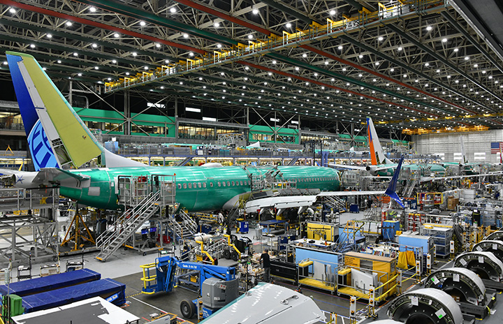 Boeing reports smooth 737‑10 flight tests and 50% drop in rollout unfinished work