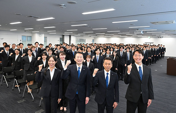 ANA内定式、平澤社長「エアラインの原点は安全」初の10/1以外開催