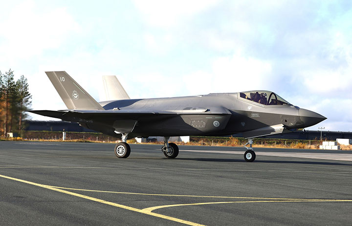 フィンランド空軍、F-35初配備 64機中10機受領済み